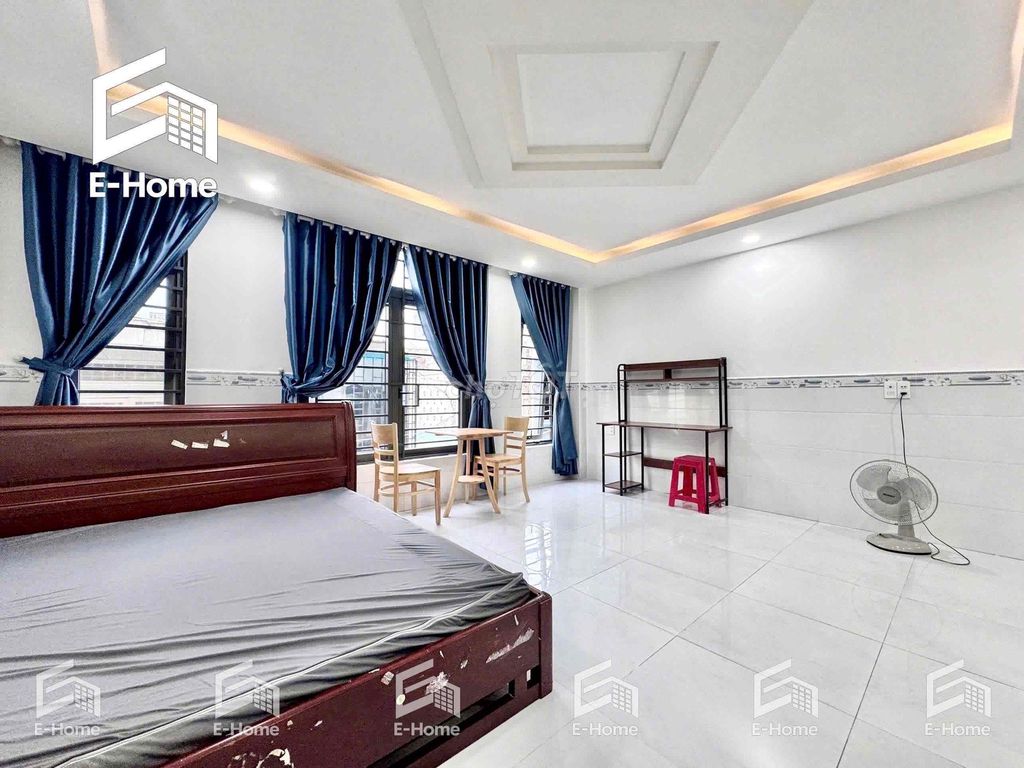 Super-split balcony studio right near T3 Station.