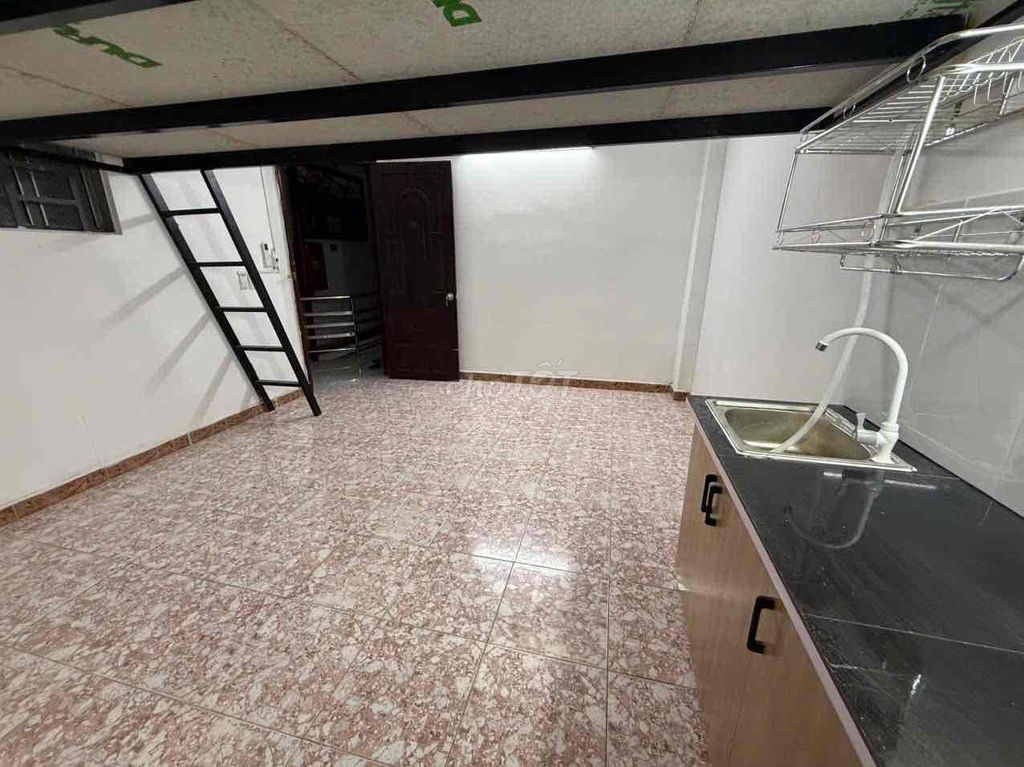 The student room has a road stop at downtown.
