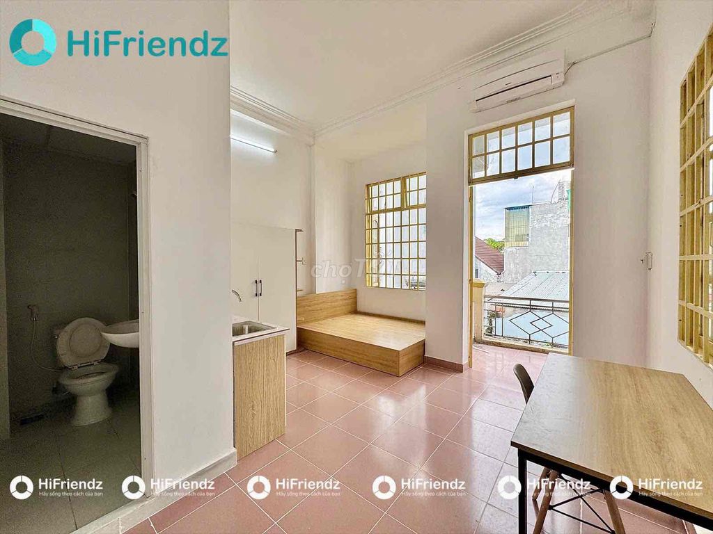 The balcony suite is full of furniture, close to the head of the prize art.