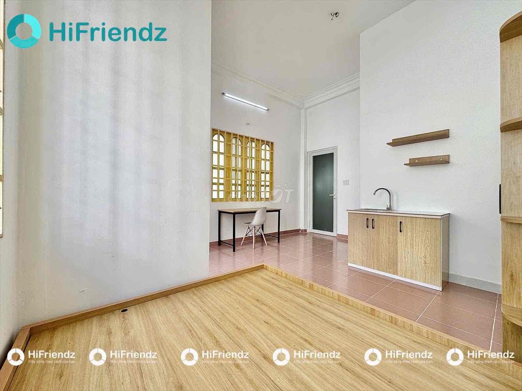The balcony suite is full of furniture, close to the head of the prize art.
