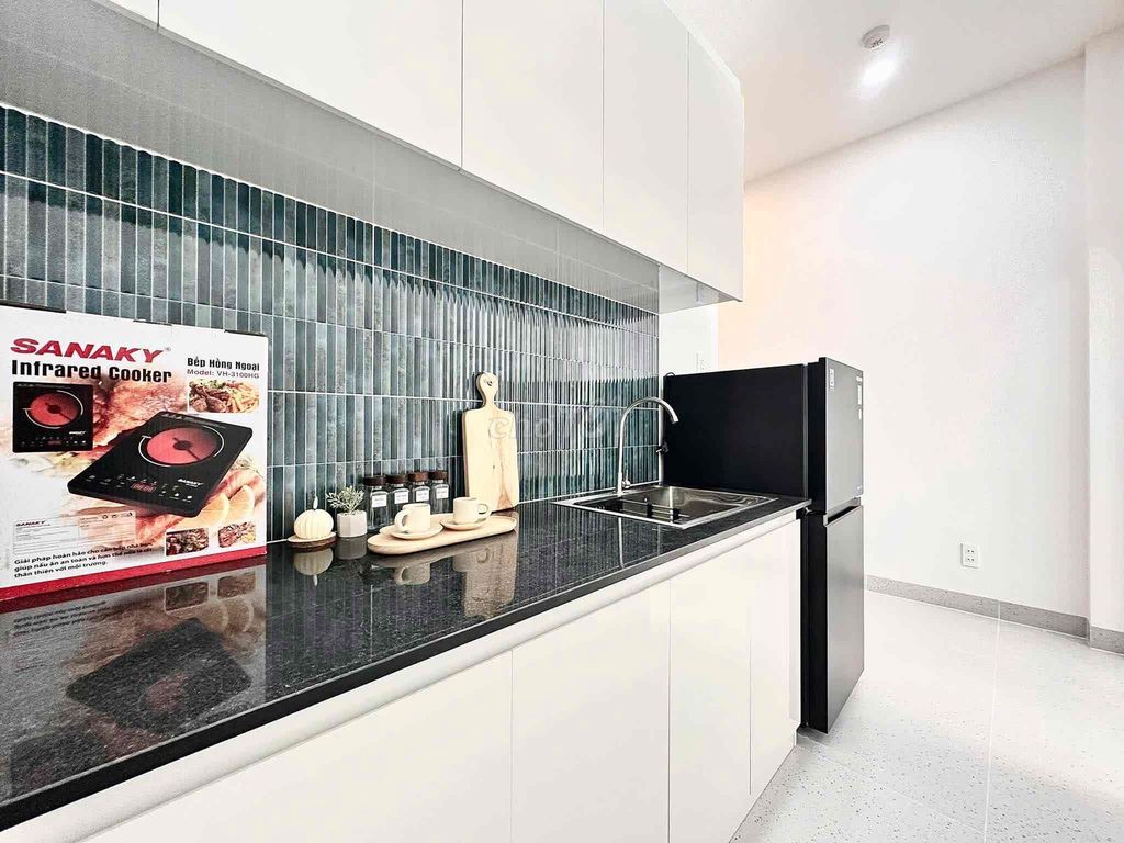The balcony studio is located right in the center of Bình Thạnh.