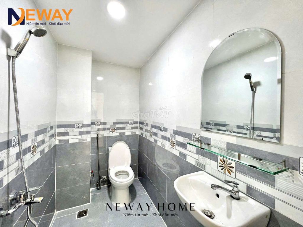full comfortable balcony near fourth quarter