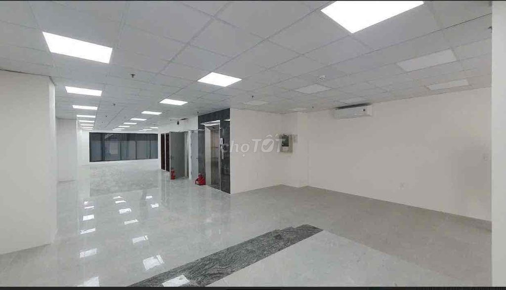 Rent the new big building on 3 front of Dương Quảng Hàm.