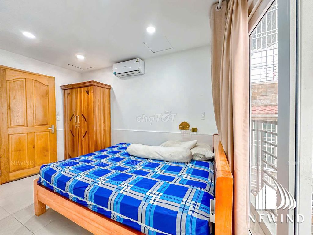 apartment 1 bedroom. Window Service Full is in a big car factory in the heart of District 4.