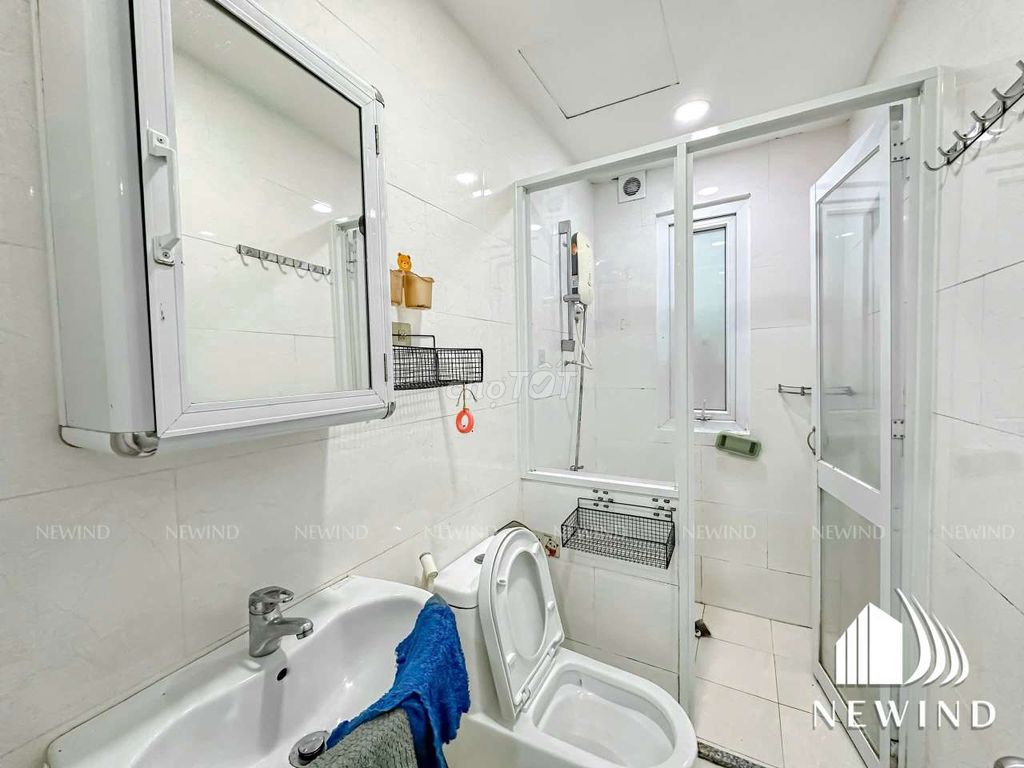 apartment 1 bedroom. Window Service Full is in a big car factory in the heart of District 4.