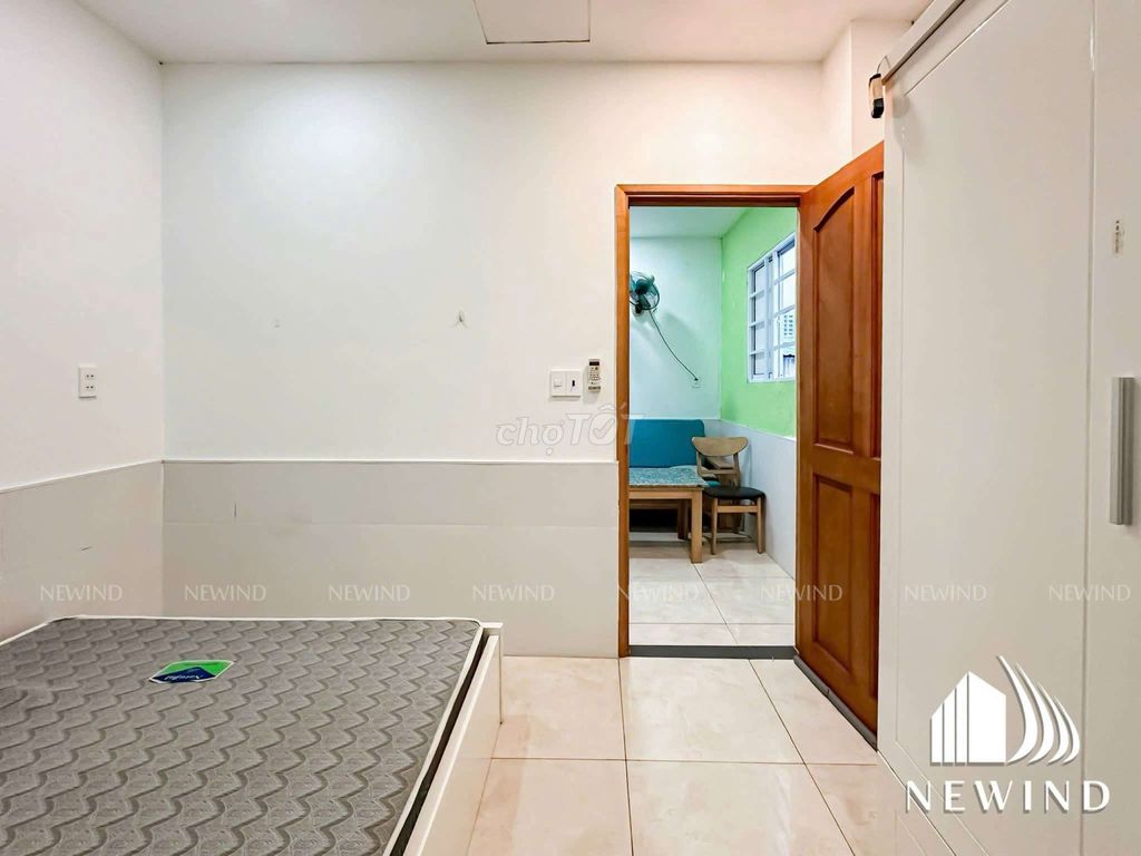 apartment 1 bedroom. Window Service Full is in a big car factory in the heart of District 4.