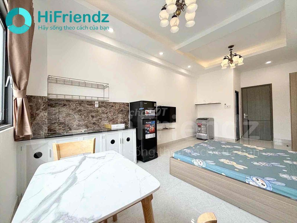 The apartment offers large windows which are really convenient to go to District 12