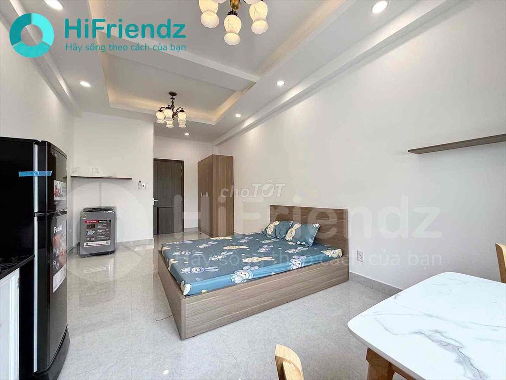 The apartment offers large windows which are really convenient to go to District 12