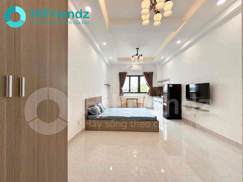 The apartment offers large windows which are really convenient to go to District 12