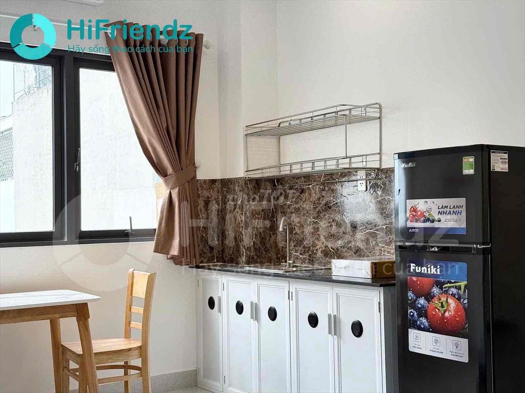 The apartment offers large windows which are really convenient to go to District 12
