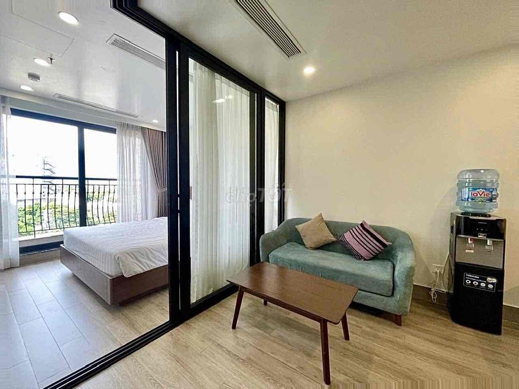 Rent the apartment. A big balconies bedroom.