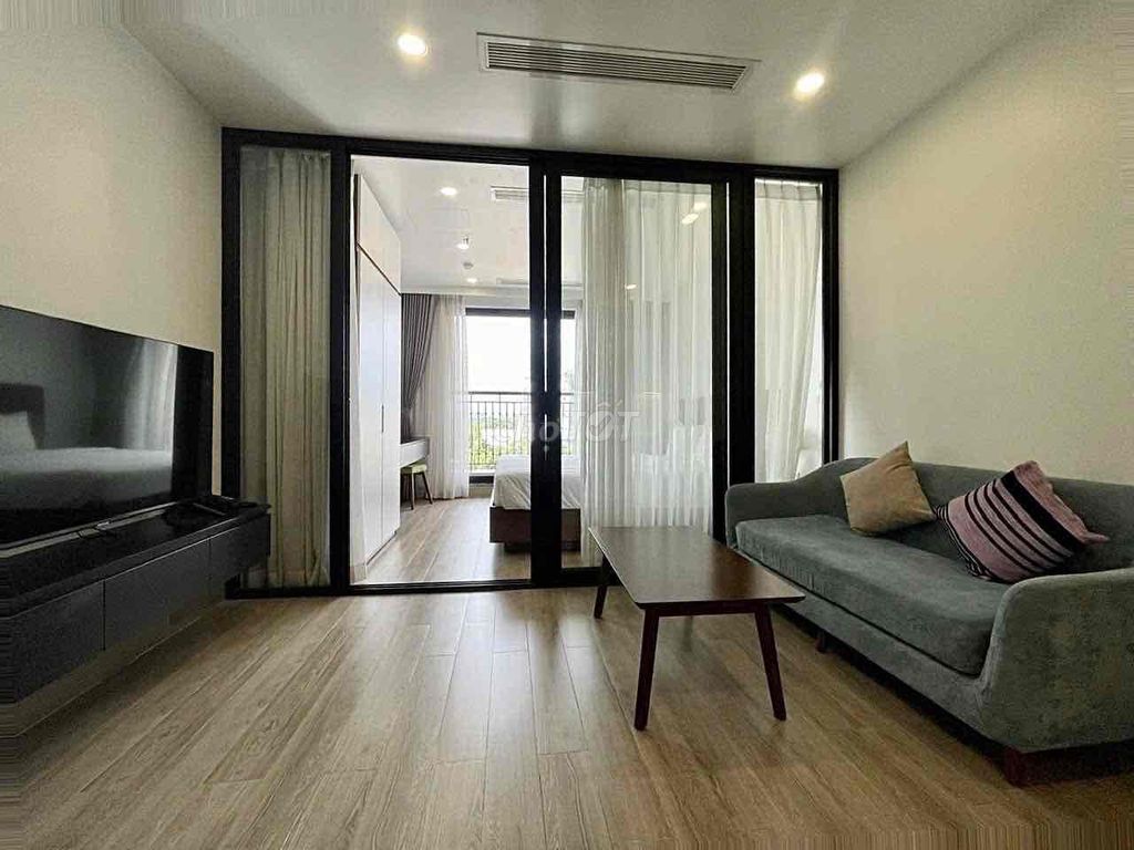Rent the apartment. A big balconies bedroom.