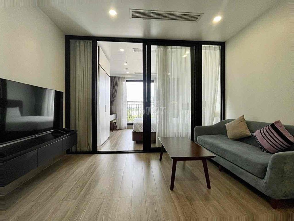 Rent the apartment. A big balconies bedroom.
