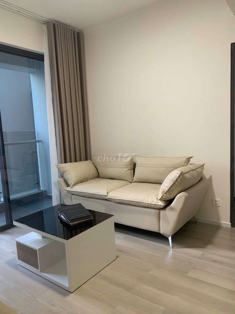 Rent two bedrooms with Hagueevard-- very good price. )