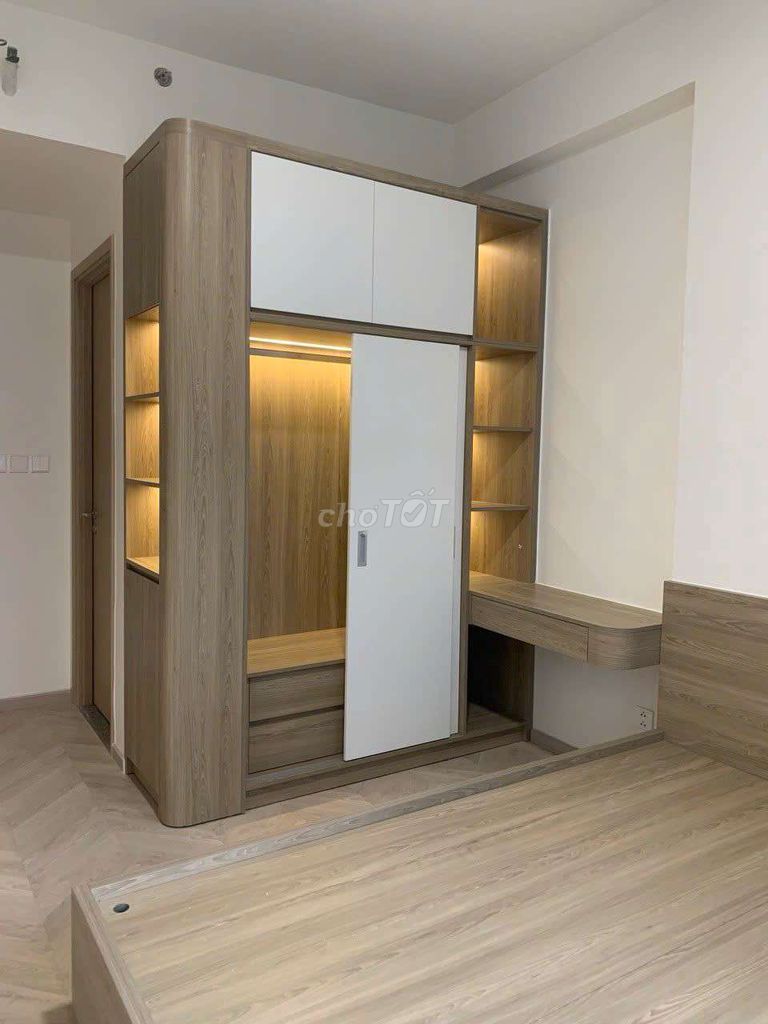 Rent two bedrooms with Hagueevard-- very good price. )