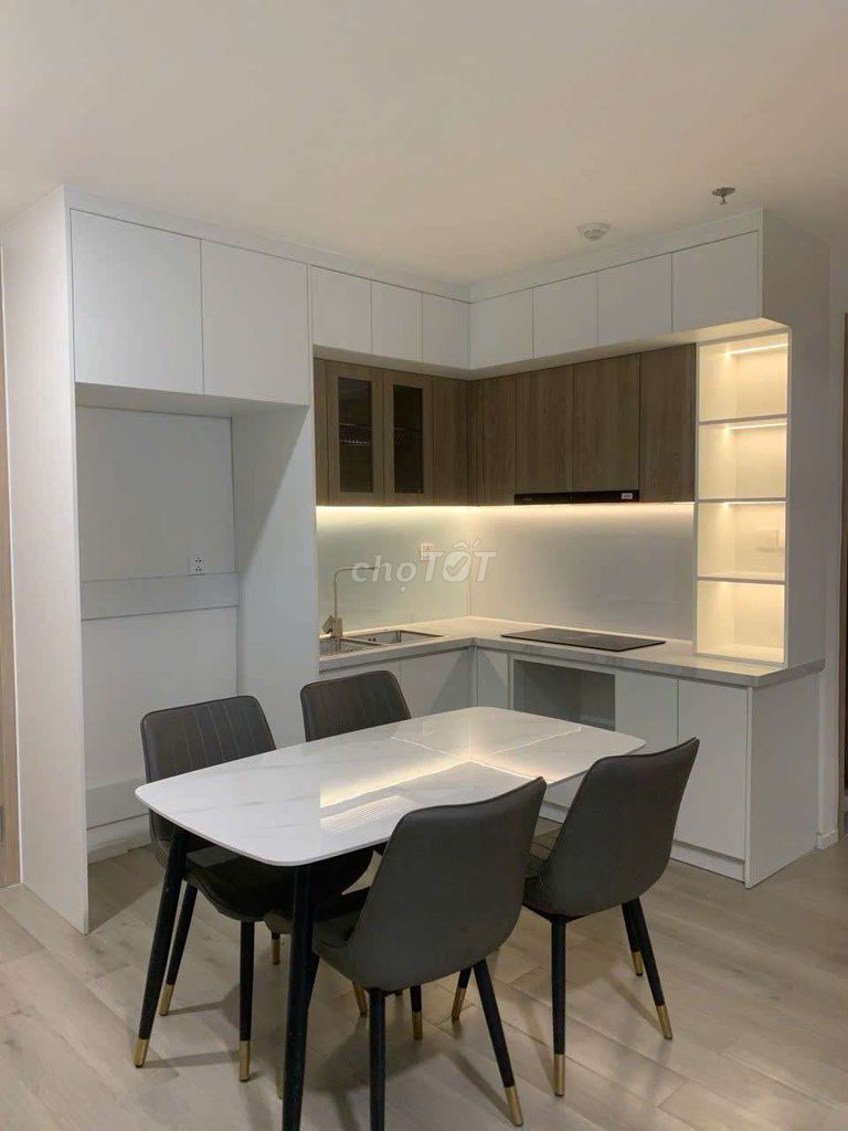 Rent two bedrooms with Hagueevard-- very good price. )