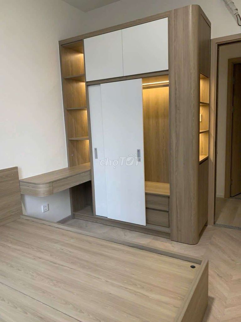 Rent two bedrooms with Hagueevard-- very good price. )