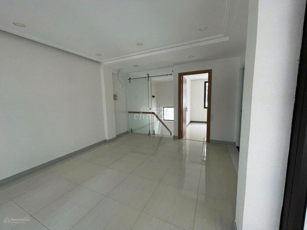 Rent us the Hado Inter-Specials. 5.5 x 13 meters, 1 ground, 3 beautiful floors
