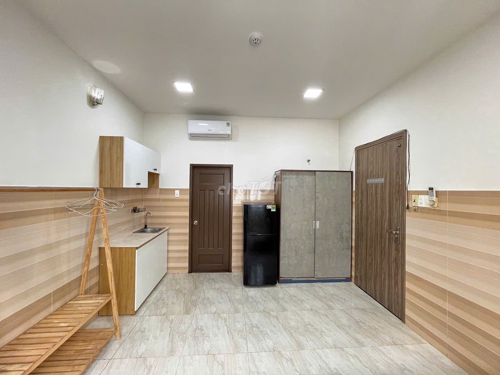 Nguyễn Trãi Hotel, clear room, elevator.