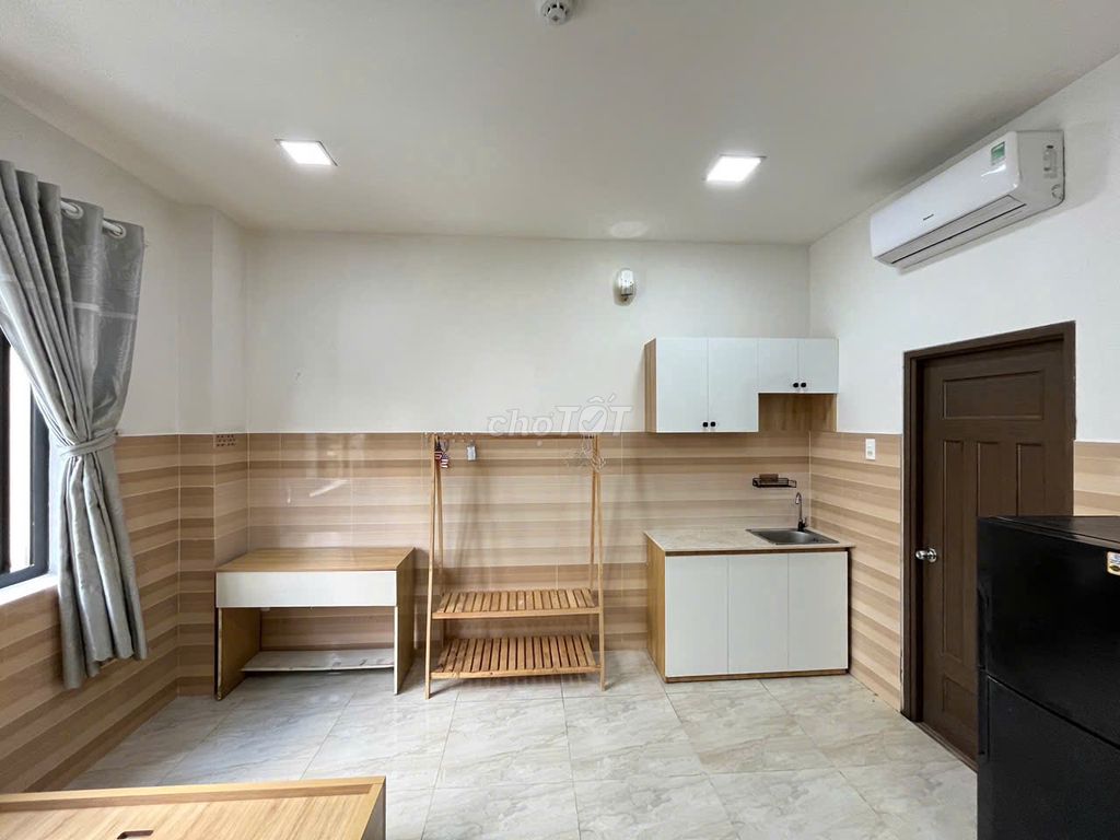Nguyễn Trãi Hotel, clear room, elevator.