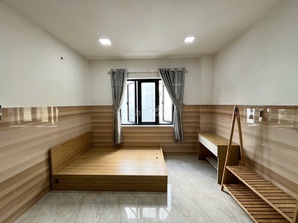 Nguyễn Trãi Hotel, clear room, elevator.