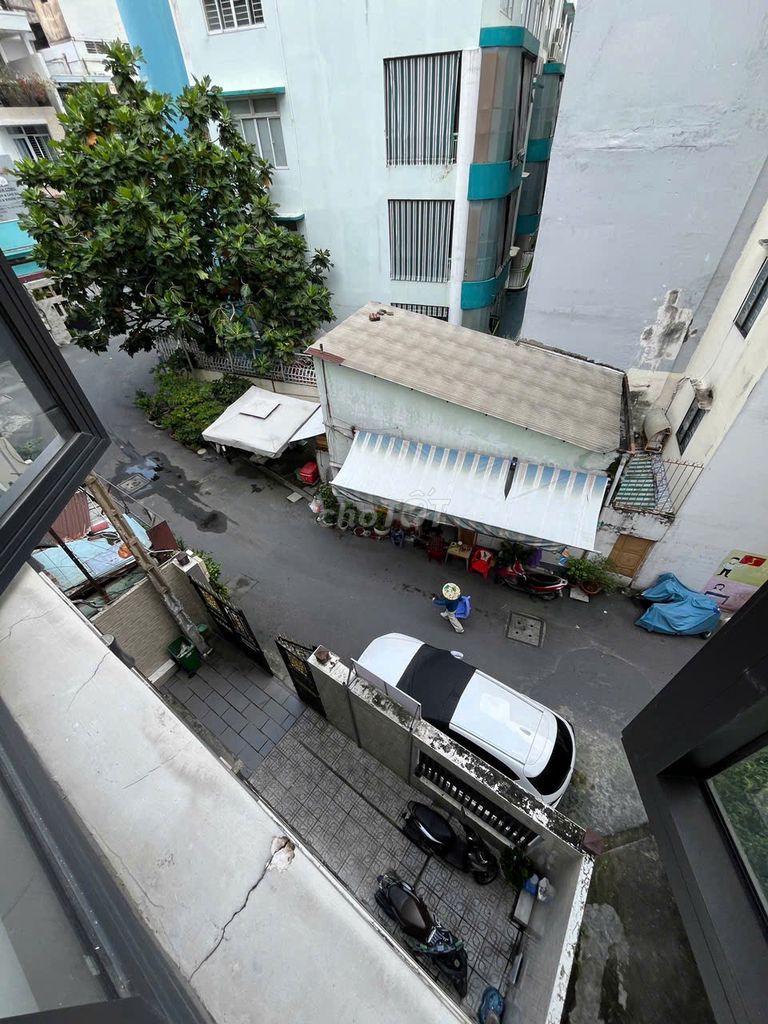 Nguyễn Trãi Hotel, clear room, elevator.