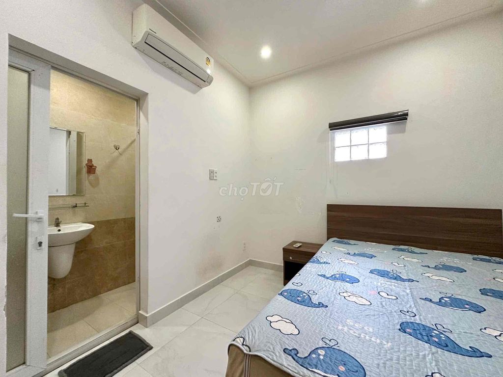 Two bedrooms. Two Tân Bình toilets.