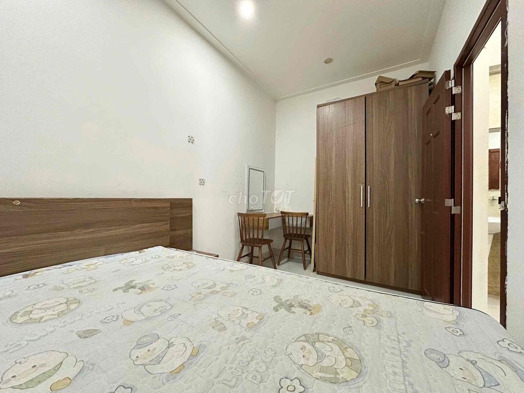 Two bedrooms. Two Tân Bình toilets.