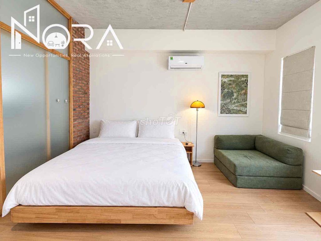 Nice apartment right here in Trần Hưng Đạo District 1-- near the Institute, City Market, City Street.