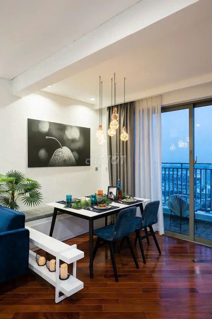 The View Riviera Point rents two bedrooms, two toilets, 92 meters of nice furniture, in and out.