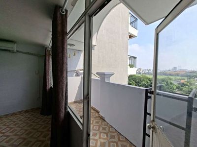 Rent a room with a cool balcony
