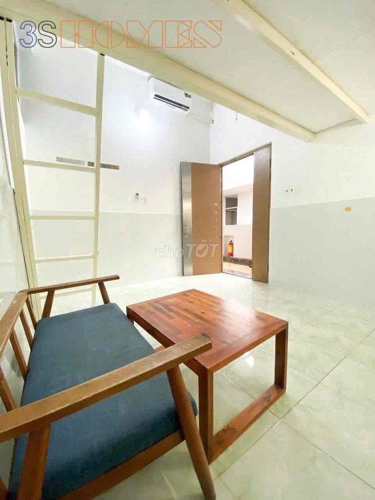 mini apartment has an elevator guard in the front of Tân Bình vhu and halt