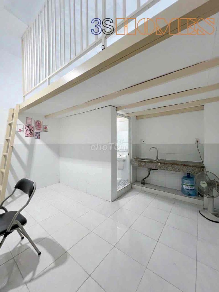 mini apartment has an elevator guard in the front of Tân Bình vhu and halt