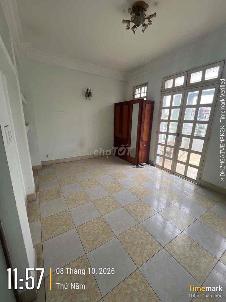 It's the owner who's renting houses to do apartment 5 x31 Lotter Mark District 7 at 45 million 8 bedrooms 1 mb