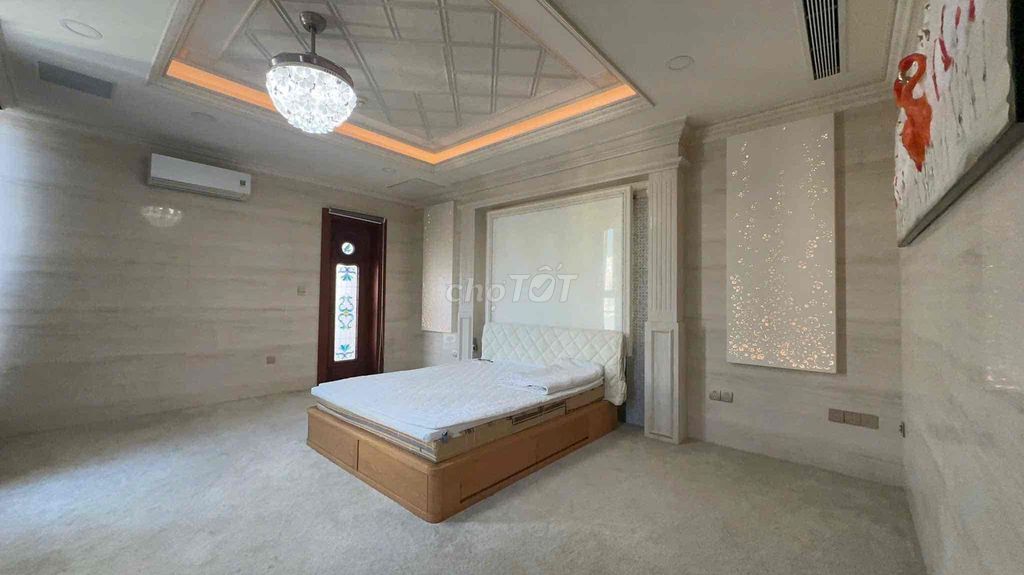 3500 m2 Thảo Điền pearl pen house A movie gallery a warehouse i
