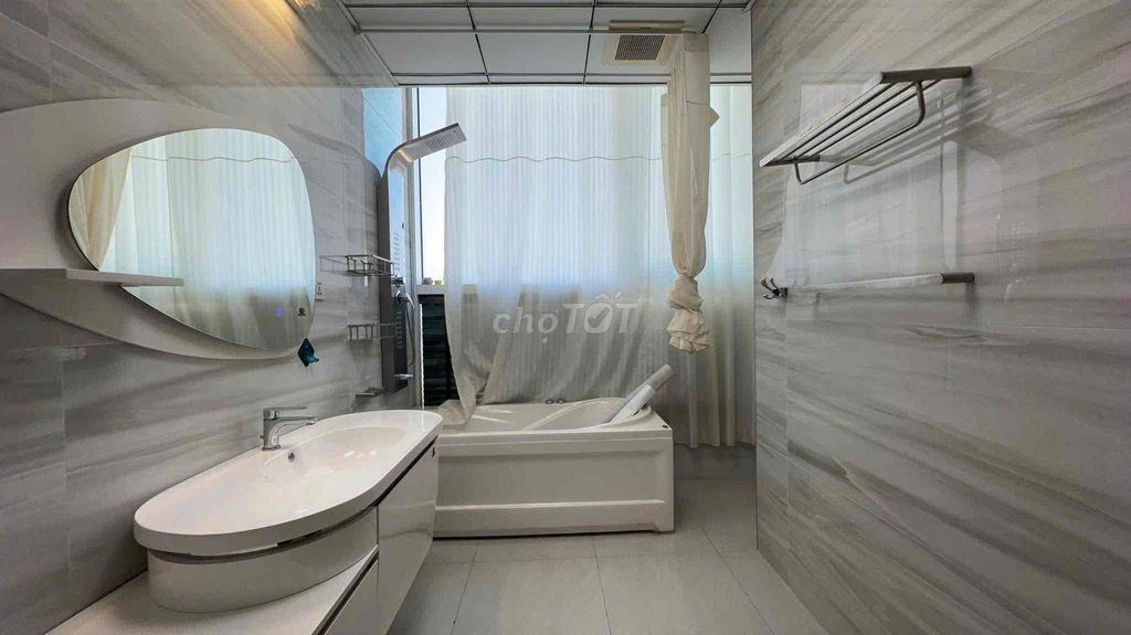3500 m2 Thảo Điền pearl pen house A movie gallery a warehouse i