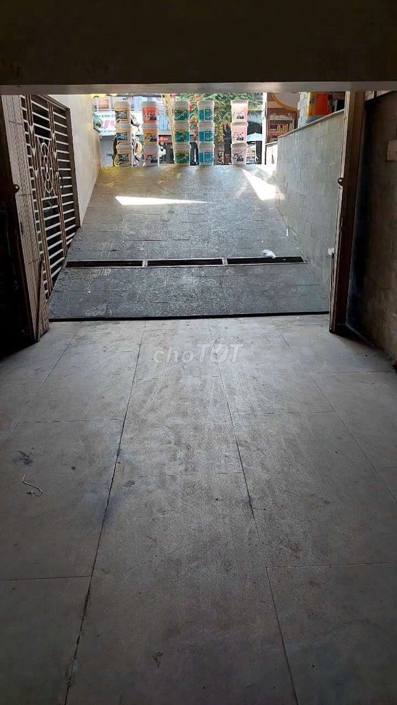 Rent four floors-- medium level throughout Đinh Bộ Lĩnh-- 75 million.