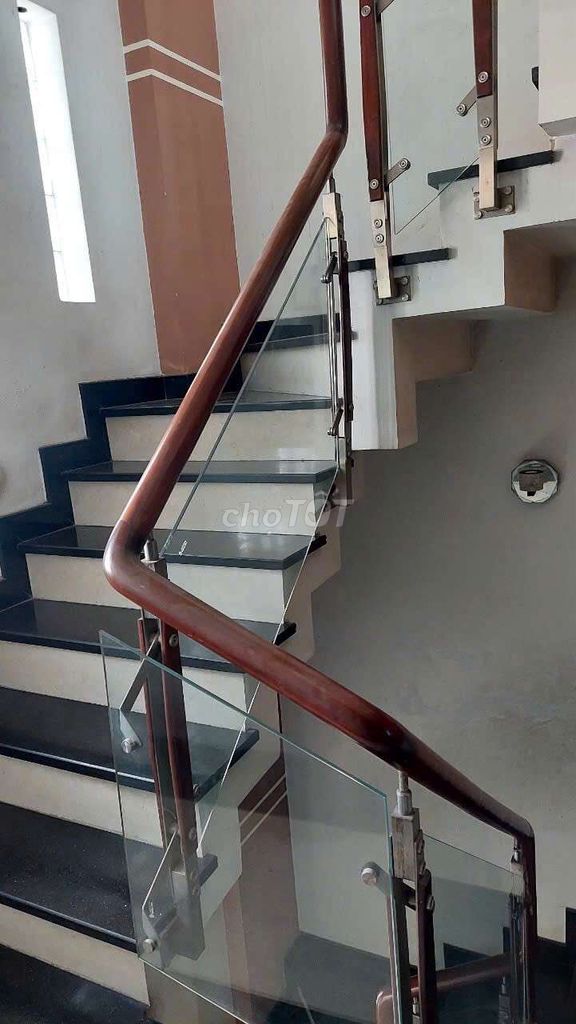 Rent four floors-- medium level throughout Đinh Bộ Lĩnh-- 75 million.
