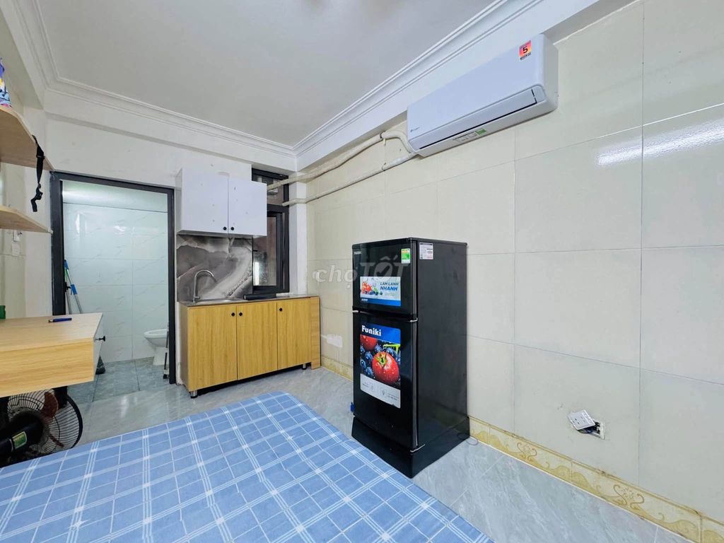 3 million Trương Định in the living room, with the fridge.
