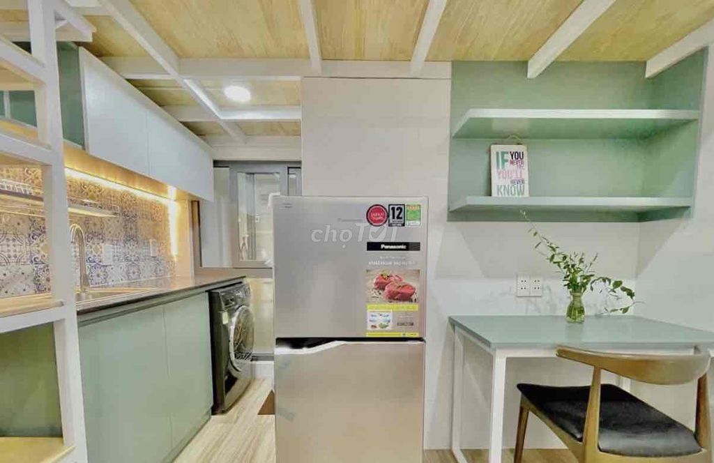 The picture is really, really, really expensive. The full interior window nears the blue row of hutech.