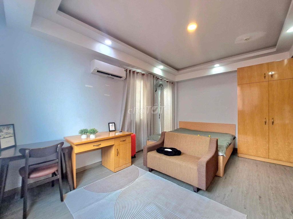The balcony studio's apartment is in front of vlu at the right price.