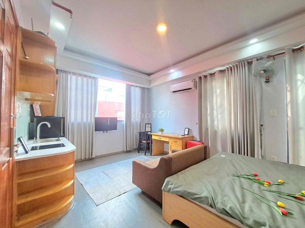 The balcony studio's apartment is in front of vlu at the right price.