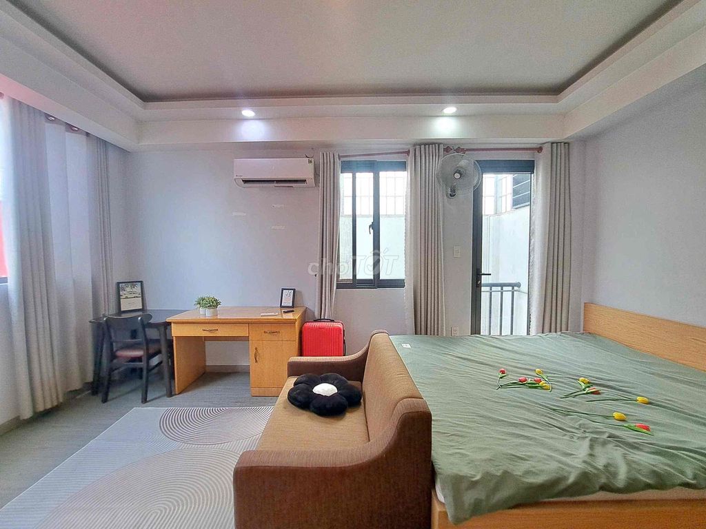 The balcony studio's apartment is in front of vlu at the right price.