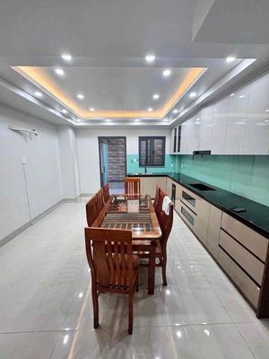 Next to 1 st 2th floor 1 st 5 bedroom 6 toilets do vpty+ teaching + spa+ In