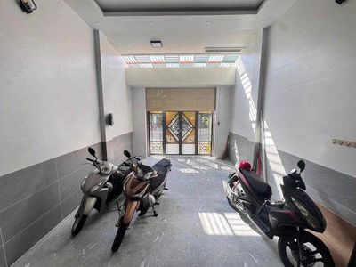 Next to 1 st 2th floor 1 st 5 bedroom 6 toilets do vpty+ teaching + spa+ In