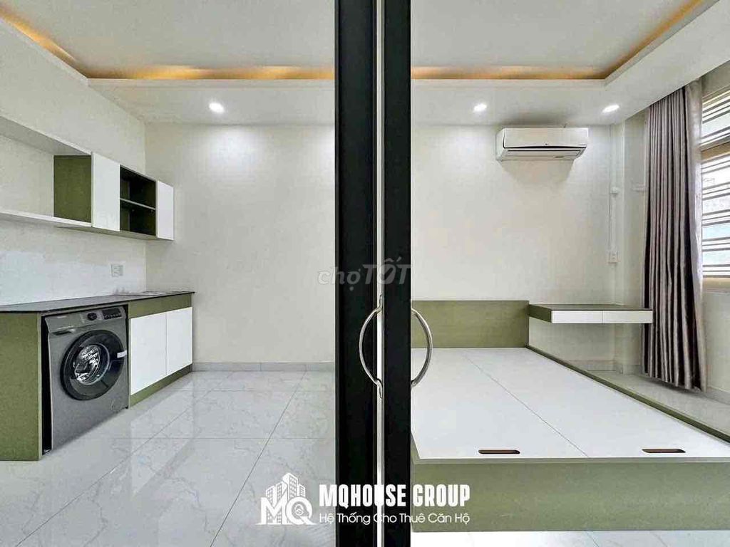 Yên Thế balcony studio right at the airport, move in right away.