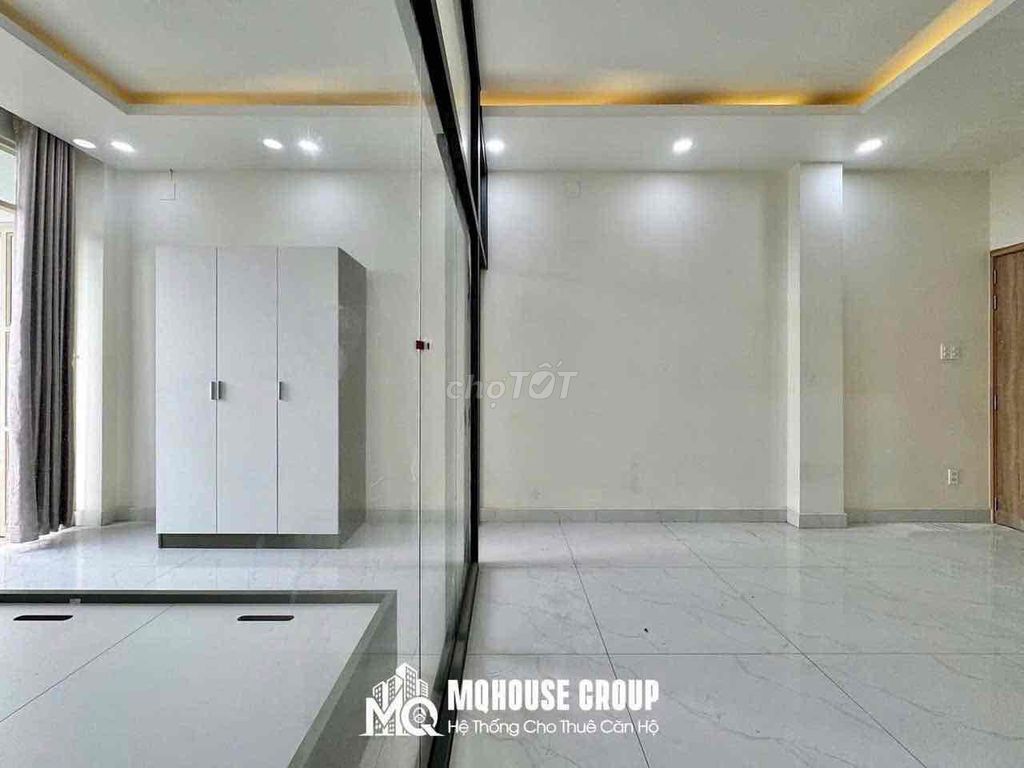 Yên Thế balcony studio right at the airport, move in right away.