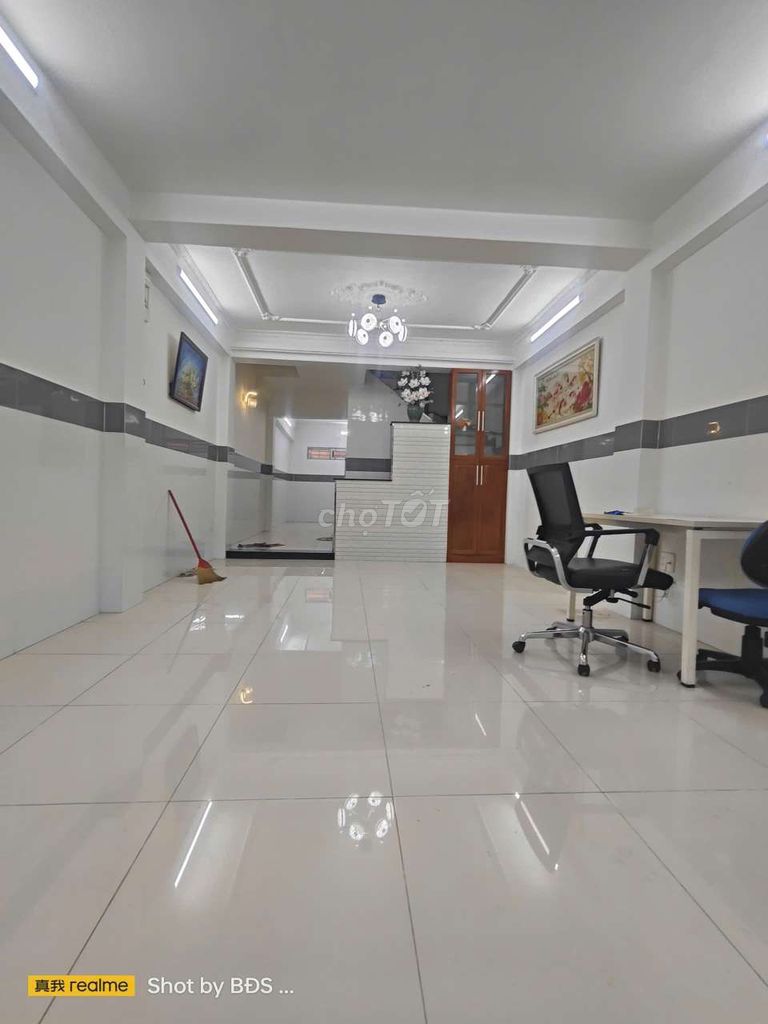 Nice place. Two floors of Quốc Lộ 13 Hiệp Bình Phước.11 million a month.