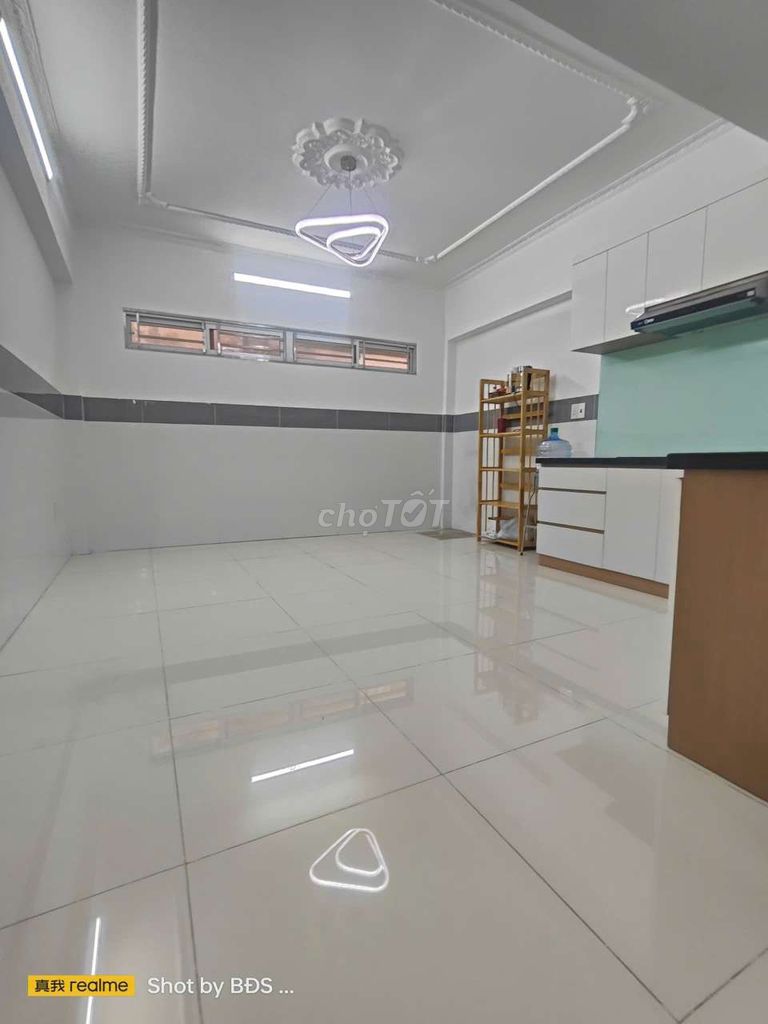 Nice place. Two floors of Quốc Lộ 13 Hiệp Bình Phước.11 million a month.