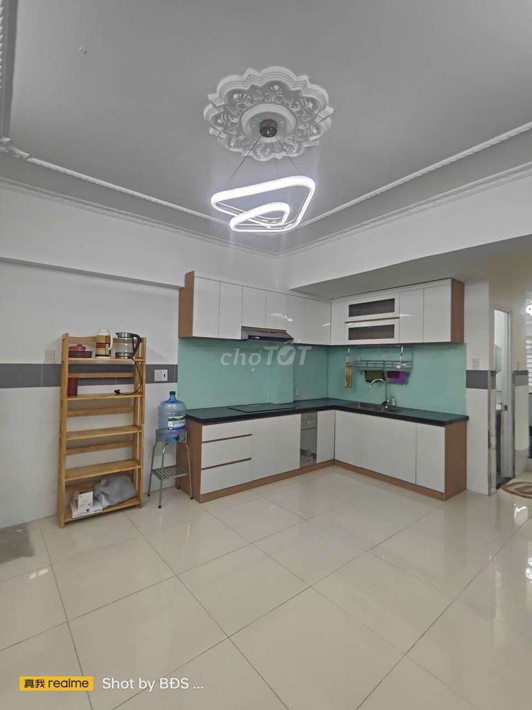 Nice place. Two floors of Quốc Lộ 13 Hiệp Bình Phước.11 million a month.